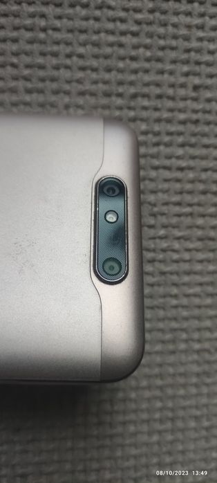 Продавам ZTE Blade V8 смартфон