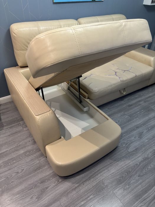 Продам кожаный диван