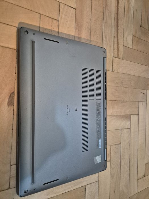 Vând laptop Dell 5330