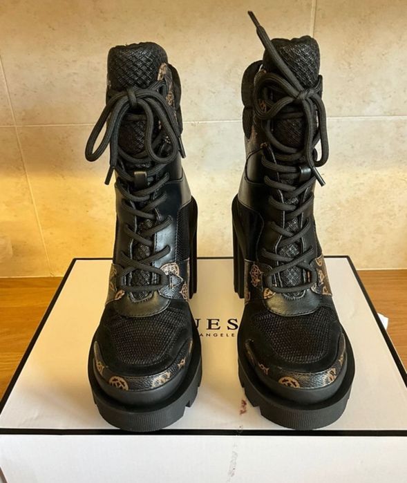 Боти на Guess нови