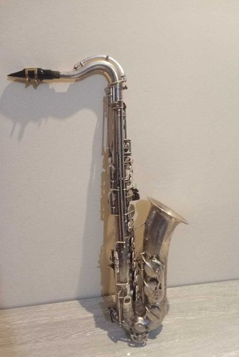 Saksafon tenor 400$ kelishiladi