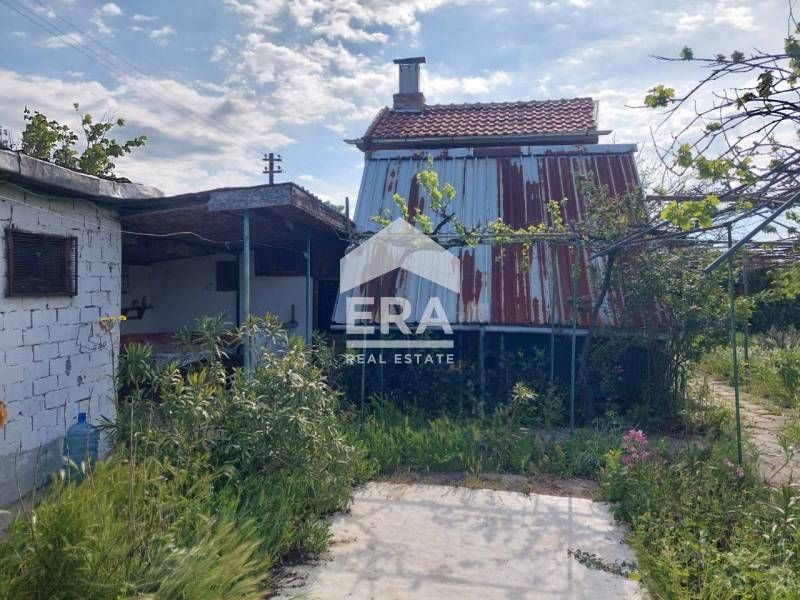Продава се Къща в с. Изворище, Област Бургас - 18 кв.м за 816 €/кв.м - Снимка #1