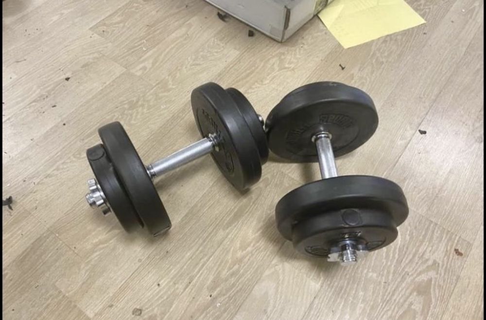Gantere reglabile noi de 10 kg buc-10+10=20 kg Pret promo 200 ron setu