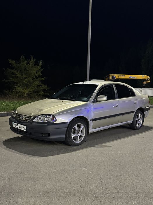 Toyota avensis 2001