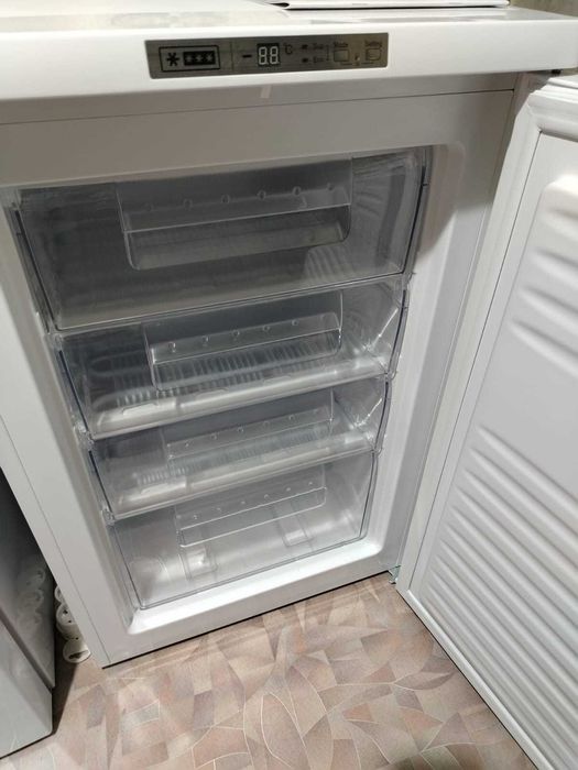 Морозильный шкаф