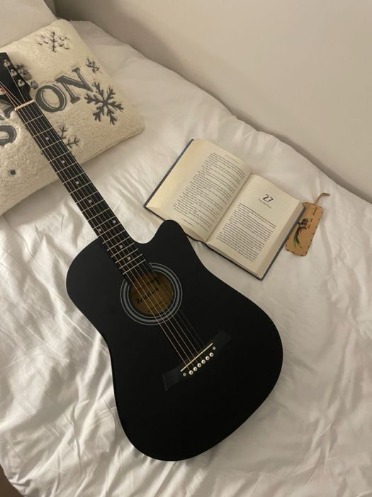 Акустическая гитара