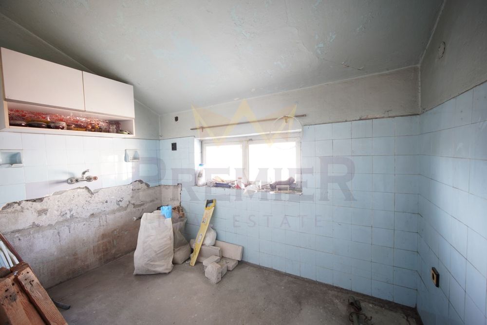 Продава се Двустаен апартамент в Бургас, Център - 70 кв.м за 1893 €/кв.м - Снимка #3