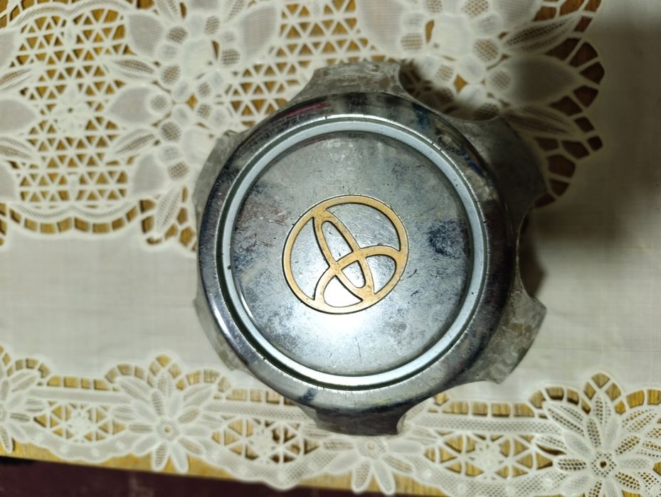 Продам колпак колеса на Тойота.Оригинал.