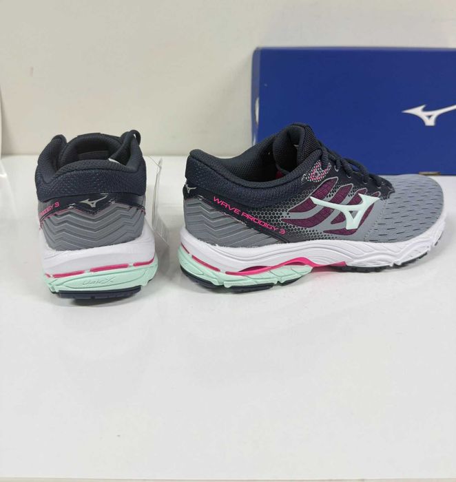 Mizuno Wave Prodigy 3
