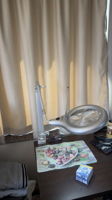 Настолна работна Чешка лупа с лампа подсветка Levenhuk Zeno Lamp ZL27 LED  170мм до 2.5 оптично увеличение