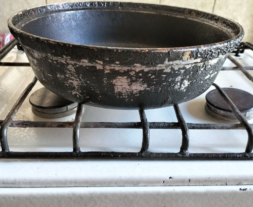 Продам сковороду чугунную