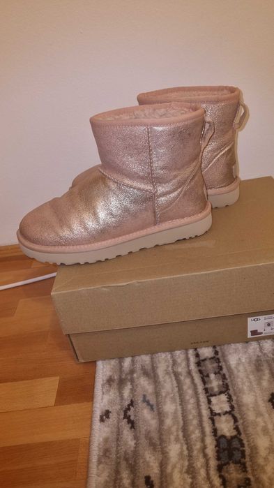 Ghete UGG marime 37
