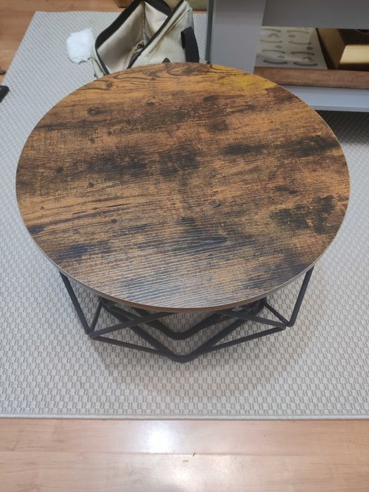 Măsuțe de cafea . Set de 2 . Se pot baga una în alta .