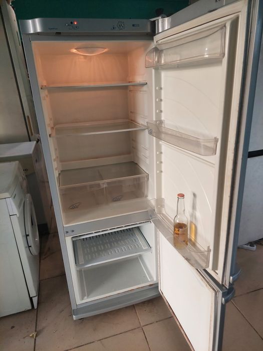 Продам холодильник высота 1.60