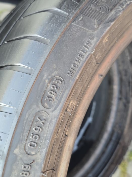 235 40 18 Michelin
