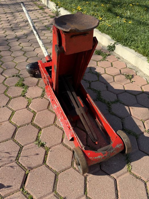 Швейцарски хидравличен крик BRADBURY