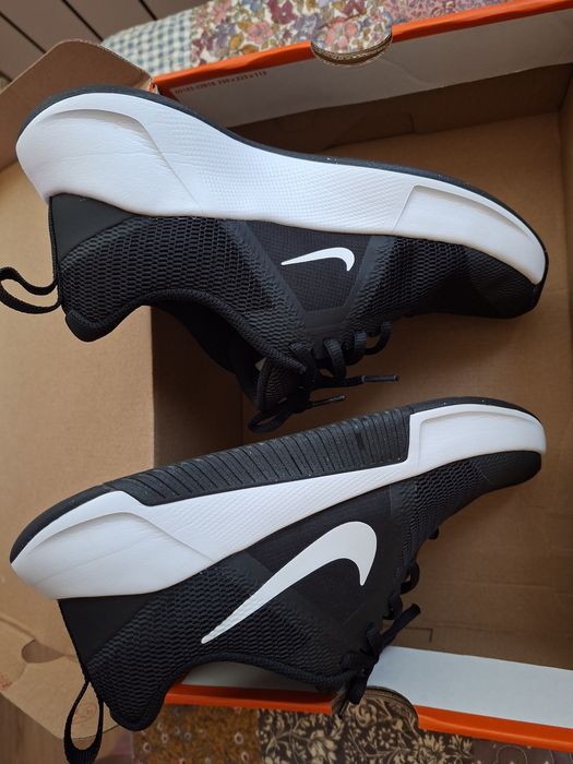 Оригинални маратонки на Nike.