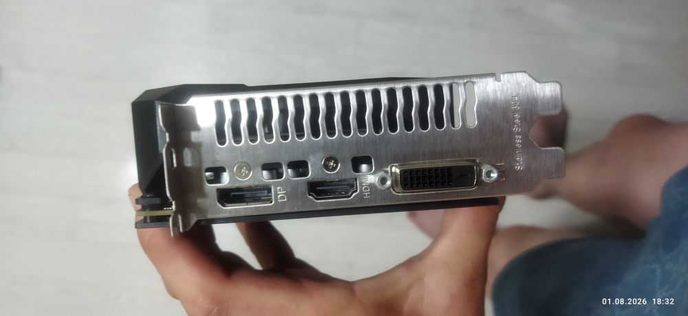 Видео карта RTX 1650 4 гигабайт.