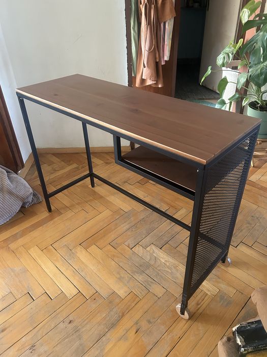 Бюро за лаптоп от Икеа