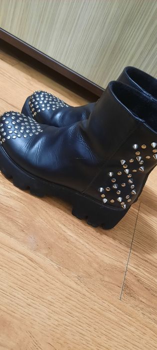 Ghete piele în stare foarte bună !