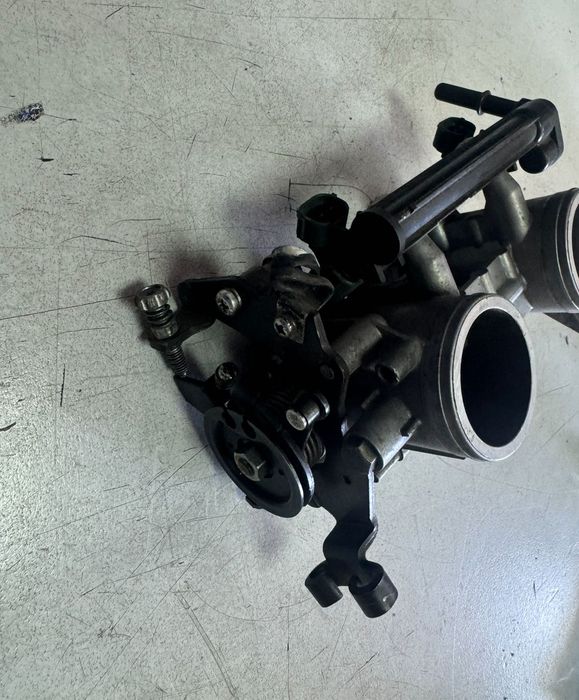 Оборудвани Дросели с дюзи за Kawasaki ER6 OEM