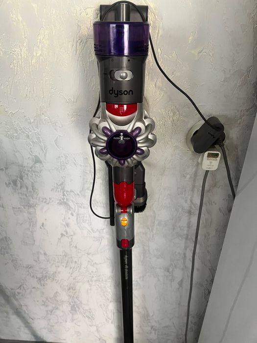 Пылесос вертикальный Dyson v8 absolute