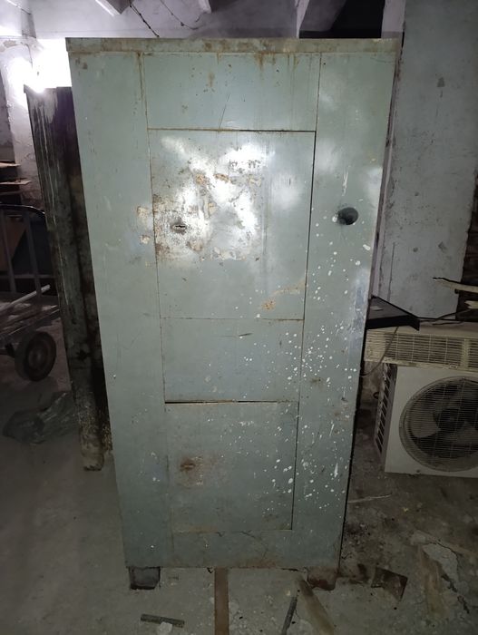 Seyf (сейф) sotiladi.