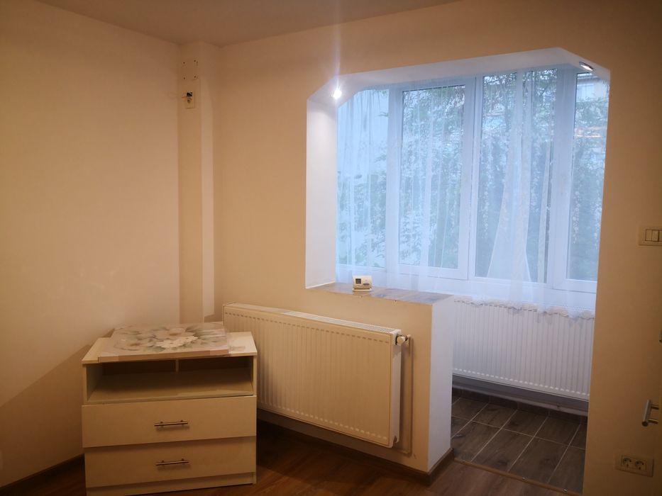 Inchiriez ap 2 camere, decomandat, et 1
