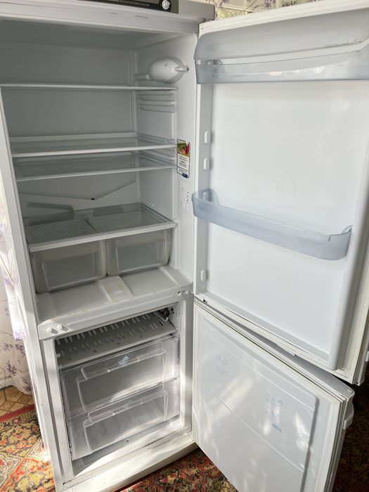 Продам Холодильник с Машинкой