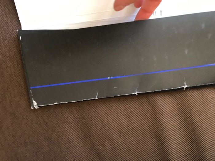 Продавам чисто нова копринена, италианска вратовръзка марка " Cerruti"