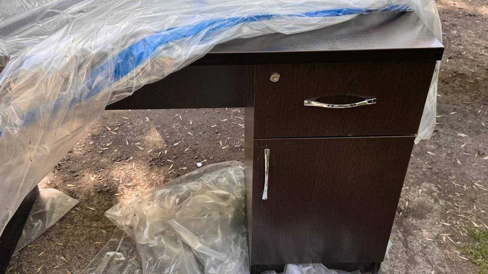 500 т.с. Офисные столы (парты) с ящиками, б/у — 5 штук