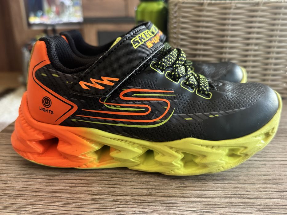 Skechers светещи 30 номер