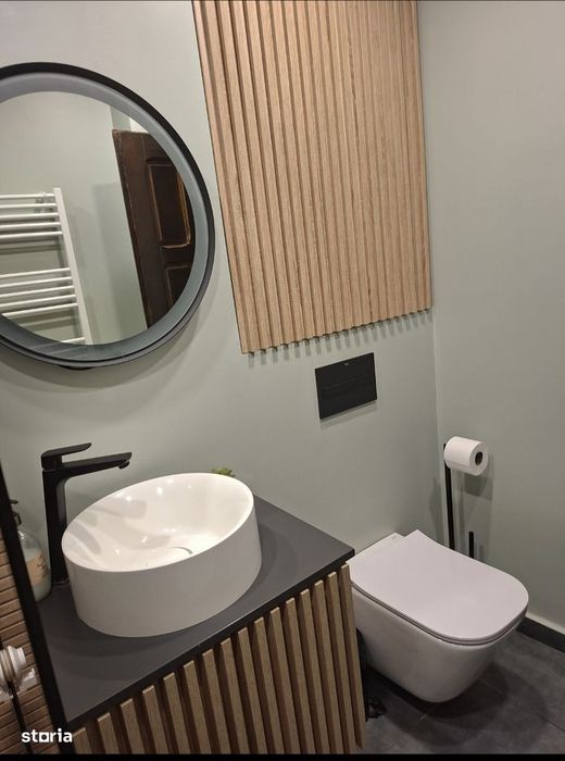 Apartament 3 camere, Rovine