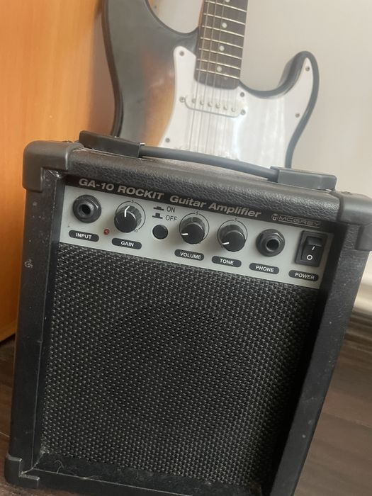 Kit Chitară Fender Squier Stratocaster, Amplificator, Husă, Cablu