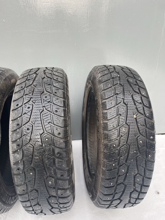 Зимняя резина шипованная б/у