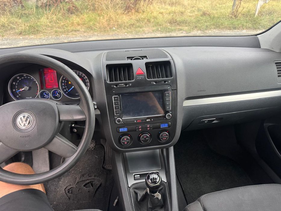 Продавам Голф 5 1.6 FSI 115кс. на ЧАСТИ Имам над 18 Голфа на ЧАСТИ