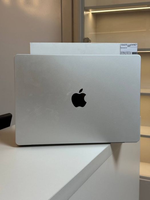 MacBook Pro 14 2024 M4 Max