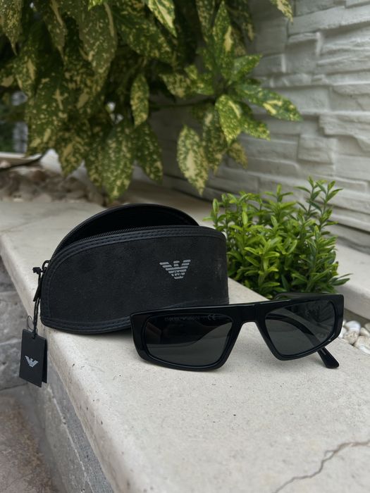 ochelarii de soare EA