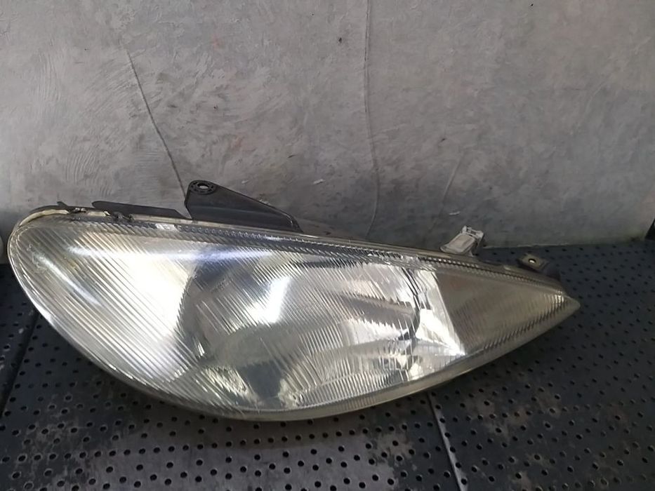 Far dreapta peugeot 206 2a c 9640559480 89005131