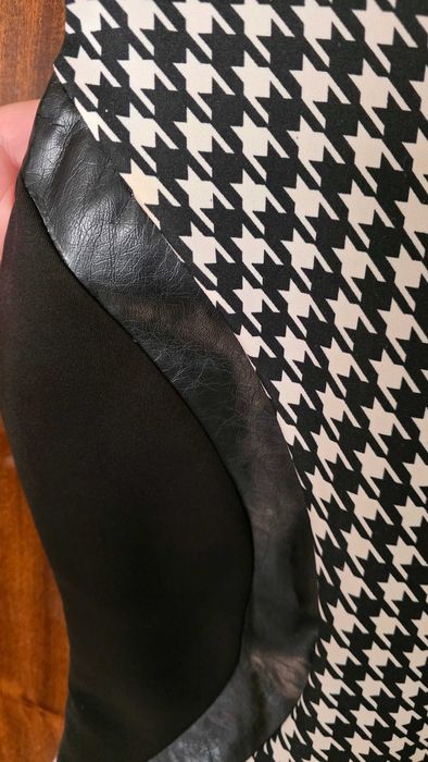 Къса, черна рокля