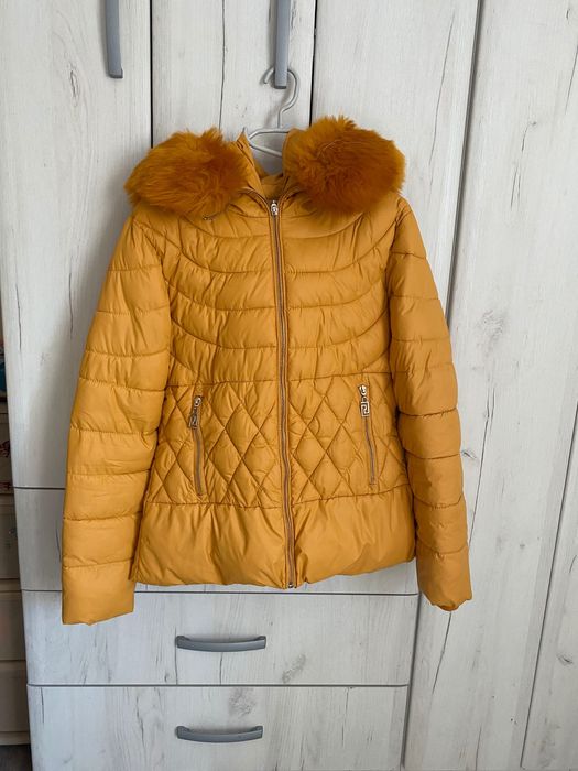 Жълто зимно яке с пух