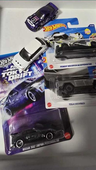 Hot Wheels — set 5 mașinuțe (Nissan 350Z, Tesla, Peugeot, Mazda)