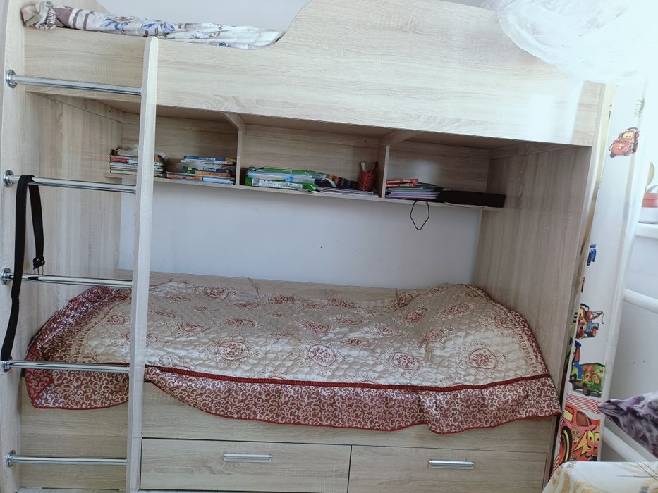 Продам двухъярусную кровать