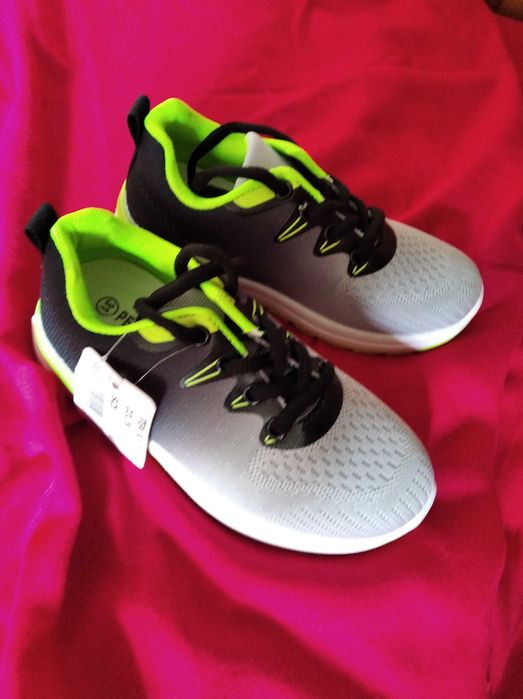 Детски маратонки нови