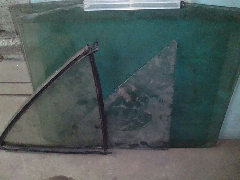 Задняя  форточка  W124.