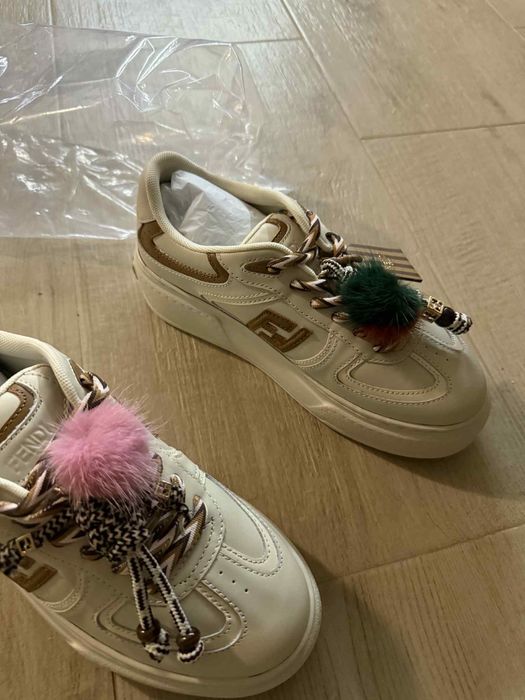 Обувки Fendi.