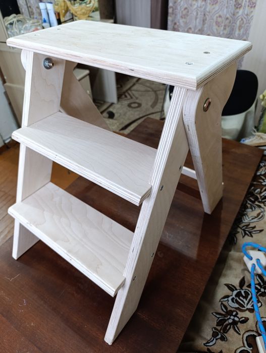 Стремянка .Складывается.Дерево