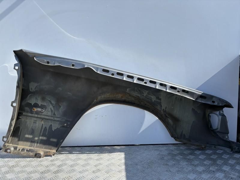 Aripa fata stanga Mercedes E-Class W124