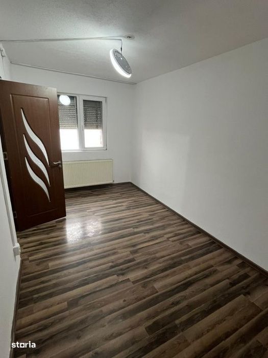 Oferim spre vanzare apartament recent renovat 2 camere-Zona Aleea Narc — fotografia 3