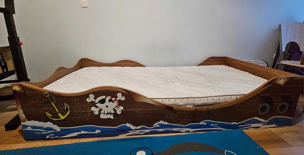 Продавам ракла , гардероб,легло за детско- юношеска стая